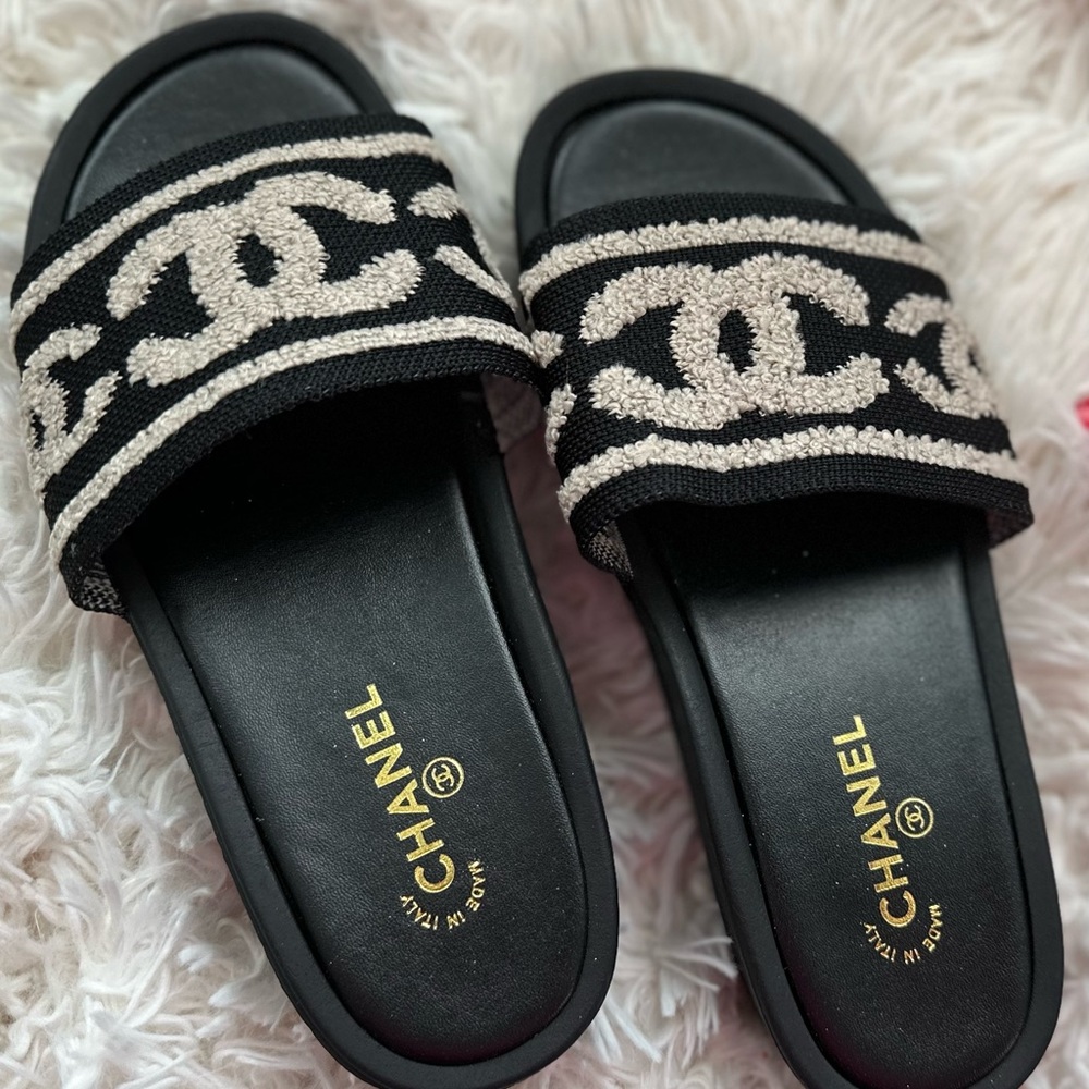 Designer inspired slide/ slip on unused size 6.5 US SIZE , perfect condition .